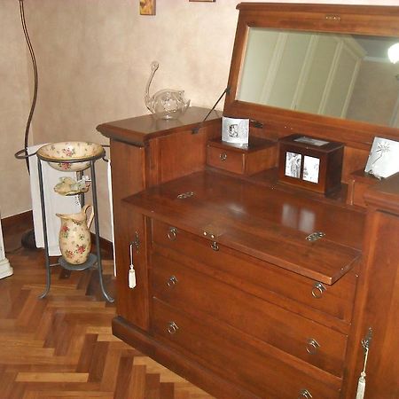 אניירי Affittacamere Casa Sofia חדר תמונה