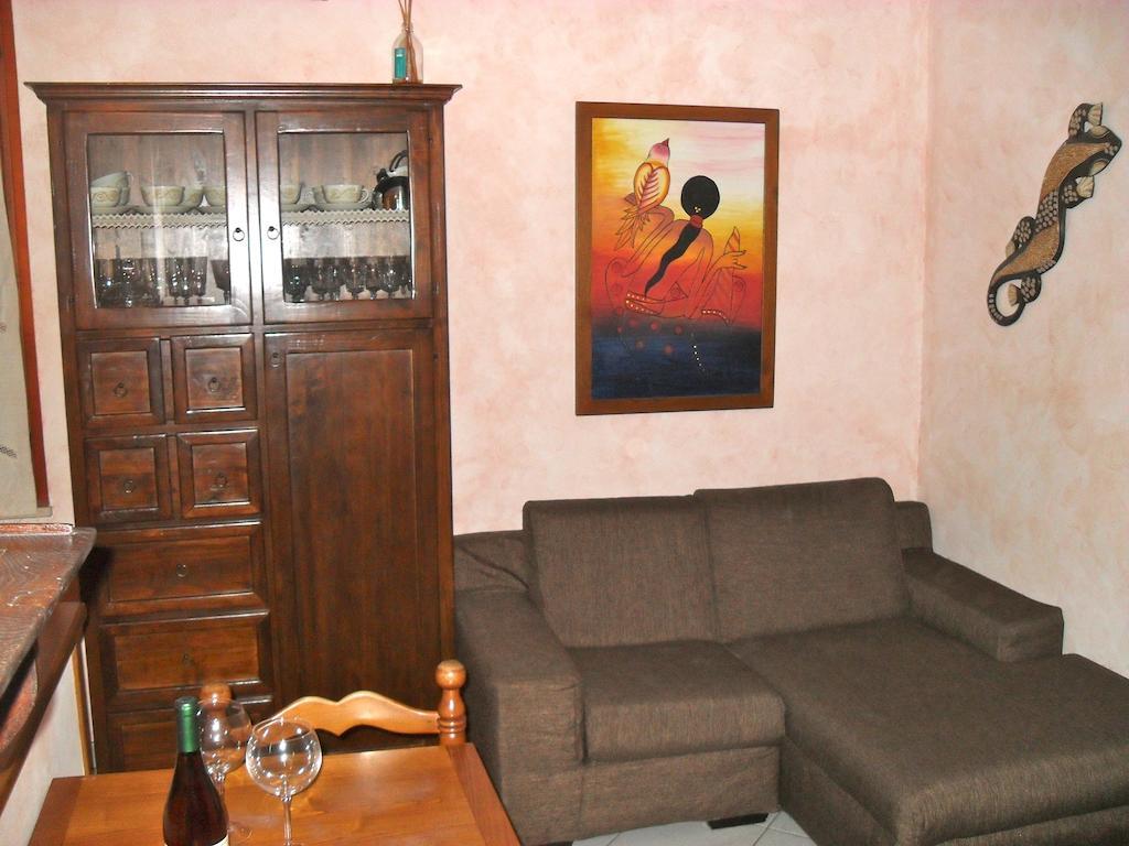 אניירי Affittacamere Casa Sofia חדר תמונה