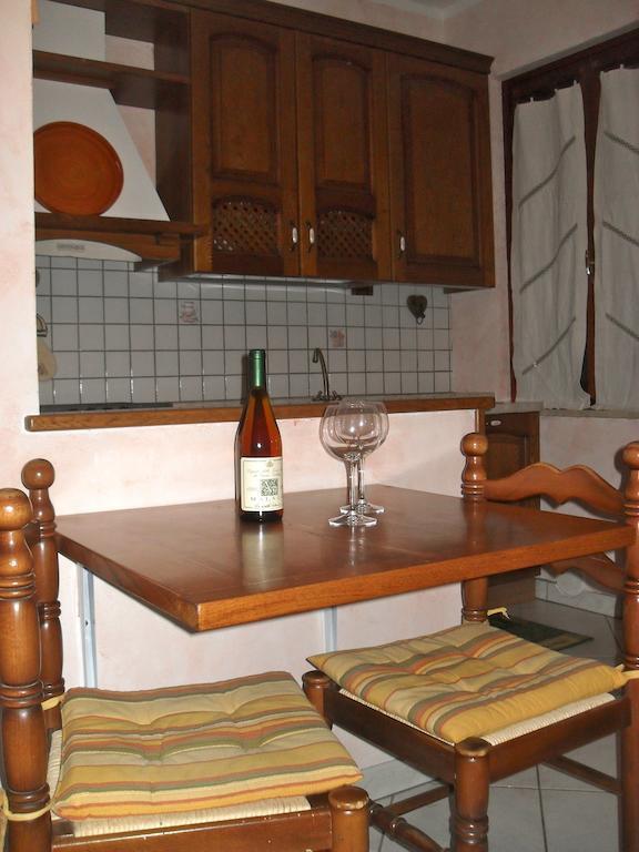 אניירי Affittacamere Casa Sofia חדר תמונה