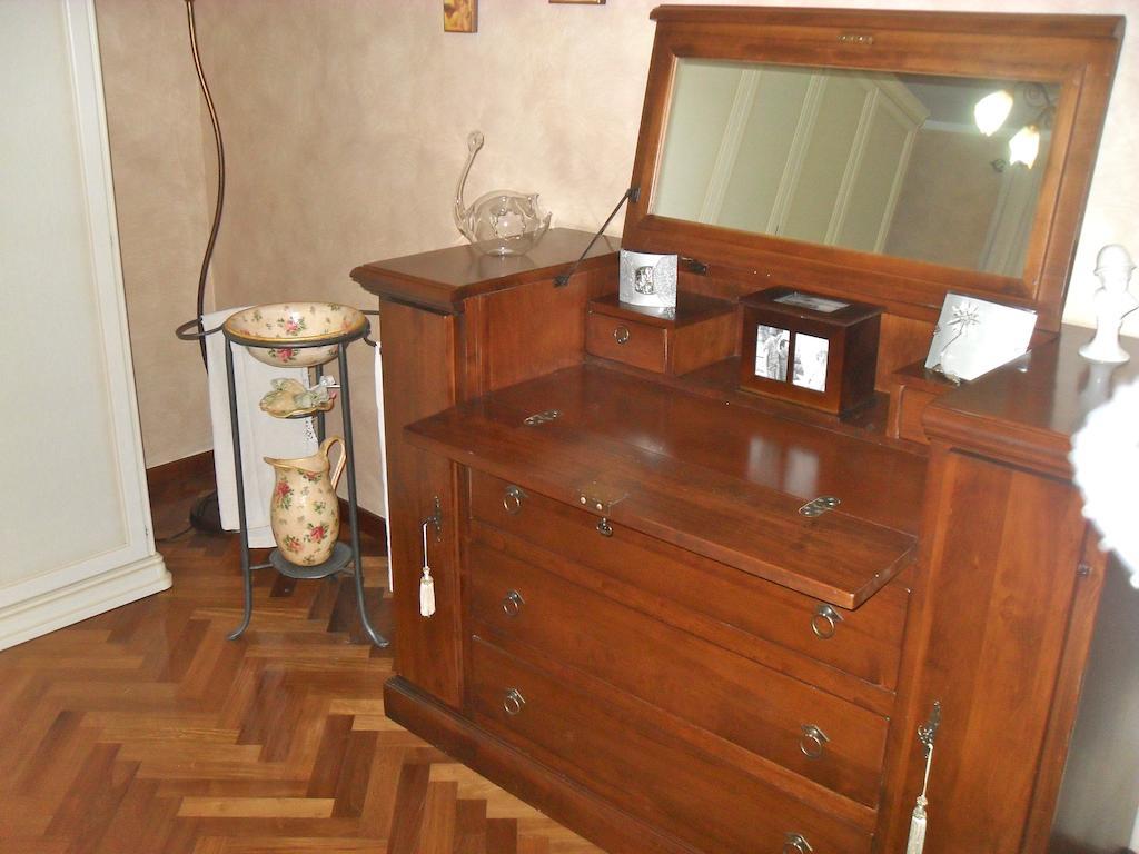 אניירי Affittacamere Casa Sofia חדר תמונה
