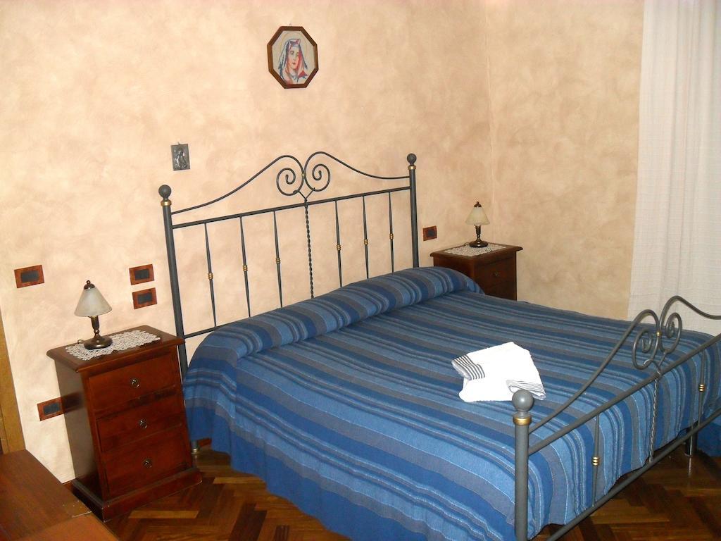 אניירי Affittacamere Casa Sofia חדר תמונה
